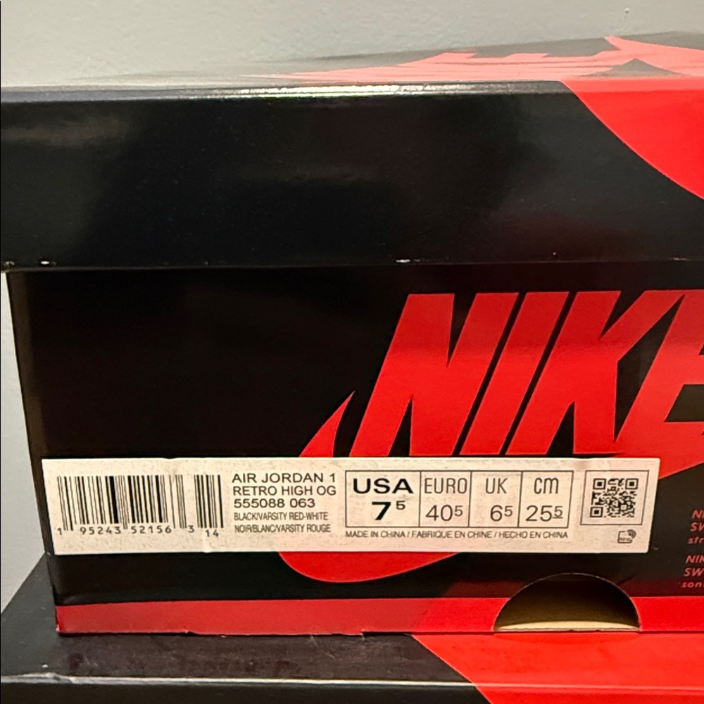 Nike Black and Red Sneakers - Picture 3 of 3